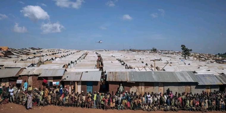 Ituri : les forces de sécurité investissent le site de déplacés de Kigonze après l’incendie d’une position militaire