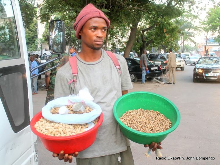 Vendeurs ambulants, un métier en plein essor à Kinshasa