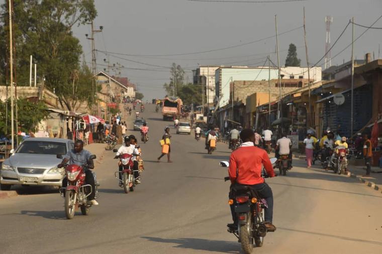 Lutte contre Ebola à Bunia : la police interdit le transport de plus d’un élève sur une moto