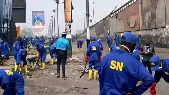 Kinshasa propre, État primitif ? Quand l’assainissement devient le symptôme d’un abandon du bon sens institutionnel
