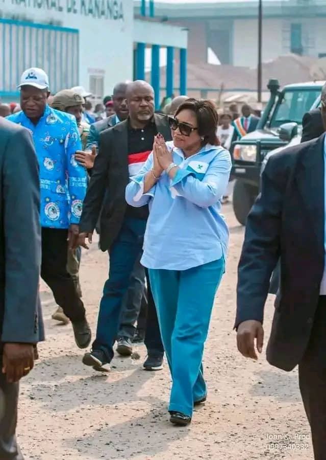 2.000 élèves, femmes leaders, jeunes filles et enfants vulnérables au cœur de l'intervention de Denise Nyakeru à Kananga